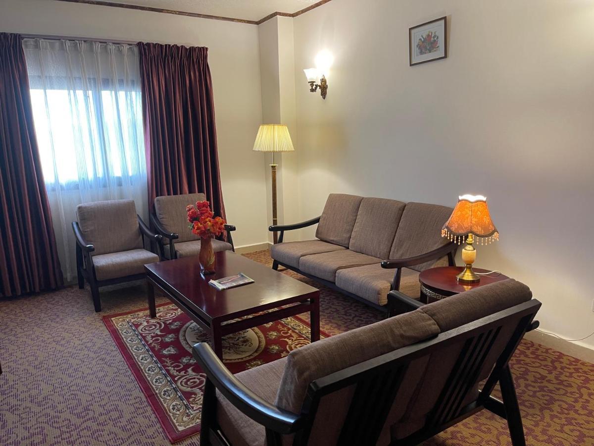 Boulevard Palace Hotel Monrovia Luaran gambar